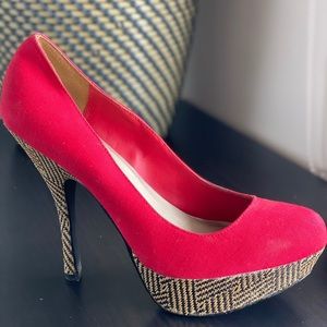 Red Pumps. Red High-heels, Black/Beige Print Heel